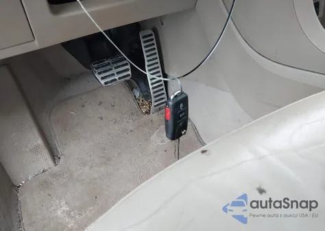 2013 Volkswagen Beetle 2.0T z USA, uszkodzony, nr VIN 3VW7T7AT8DM828515